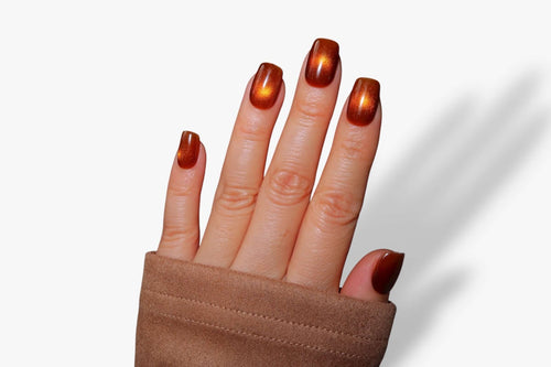 Caramel cat-eye press-on nails close-up, glossy coffee brown shimmer