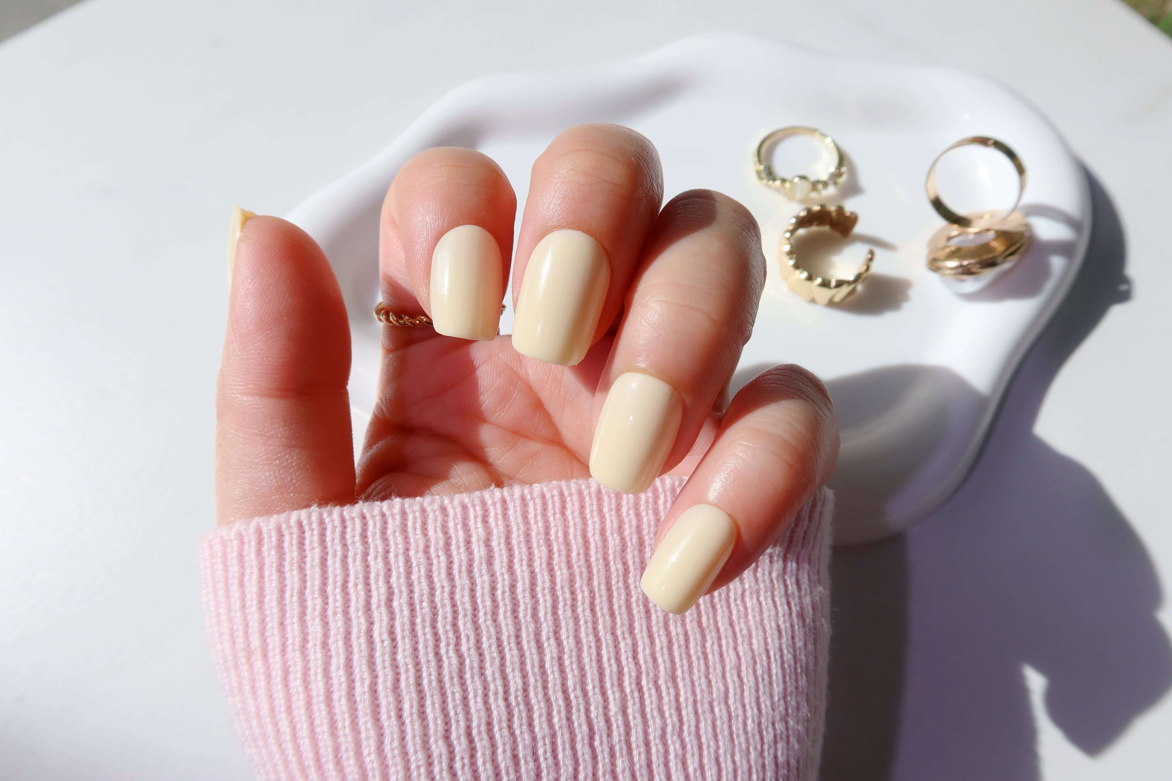 short coffin yellow nails